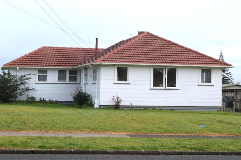 Photo of property in 15 Farmer Street, Mangere East, Auckland, 2024