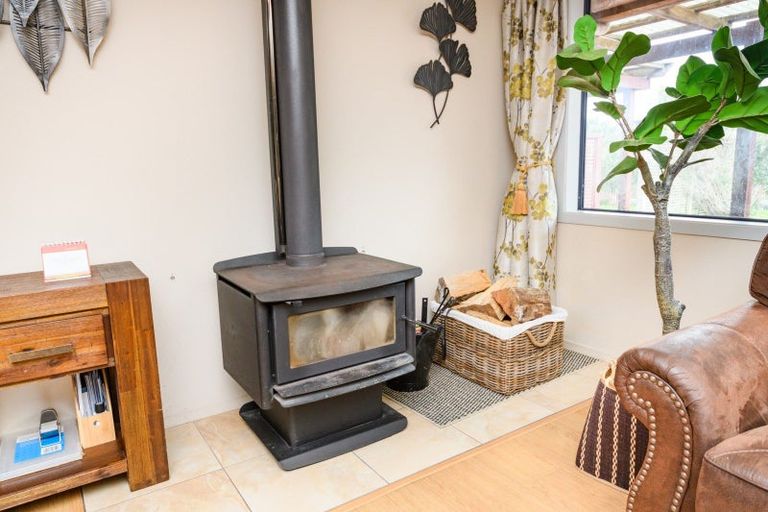 Photo of property in 339 Stoney Creek Road, Kelvin Grove, Palmerston North, 4470