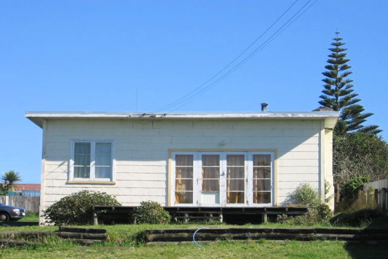 Photo of property in 12 Taylor Street, Foxton Beach, Foxton, 4815