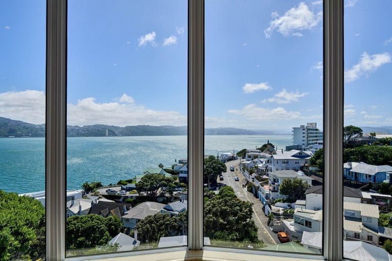 Photo of property in 14 The Crescent, Roseneath, Wellington, 6011