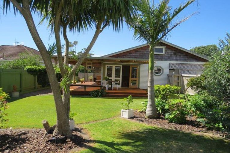 Photo of property in 15 Omata Road, Westown, New Plymouth, 4310