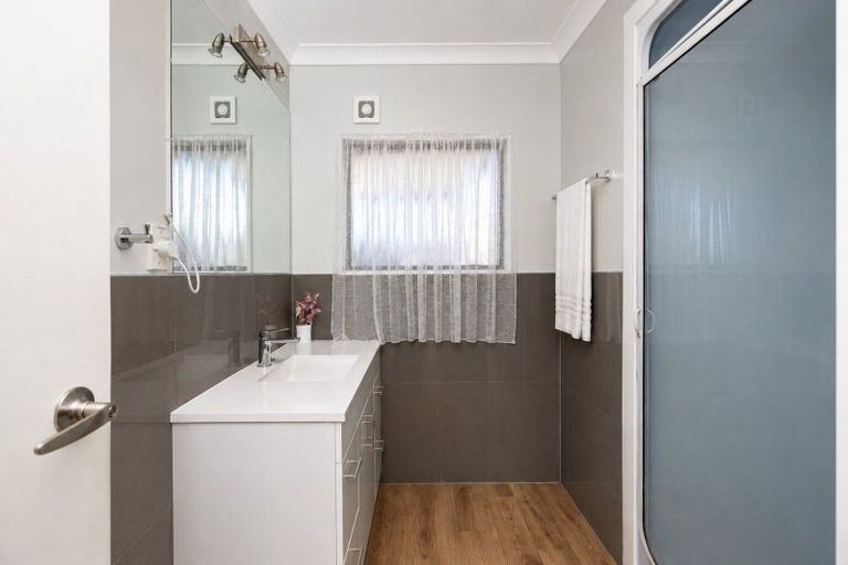 Photo of property in 77 Avondale Road, Taradale, Napier, 4112