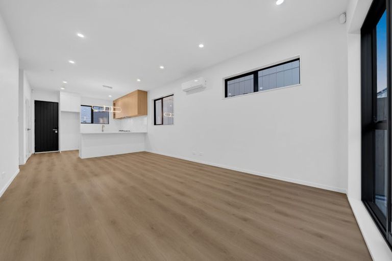Photo of property in 22 Whare Kauri Road, Papakura, 2110