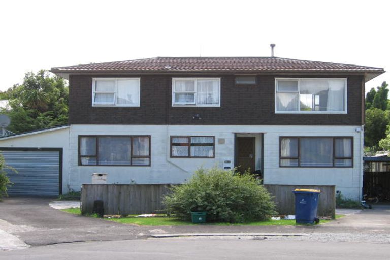 Photo of property in 12 Cajero Place, Green Bay, Auckland, 0604