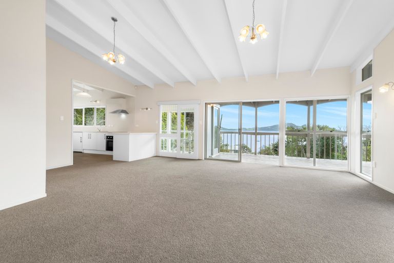 Photo of property in 99 Kawakawa Bay Coast Road, Kawakawa Bay, Papakura, 2585