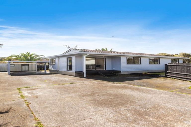 Photo of property in 2/26 Karepo Crescent, Ranui, Auckland, 0612