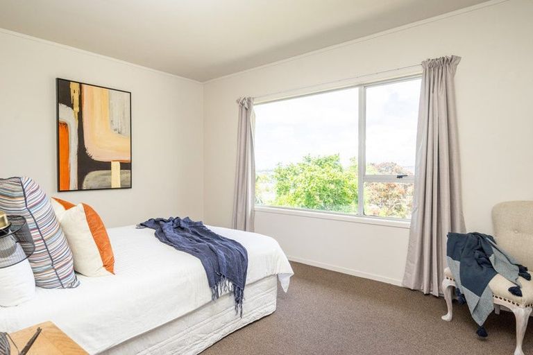 Photo of property in 2/218 East Coast Road, Forrest Hill, Auckland, 0620