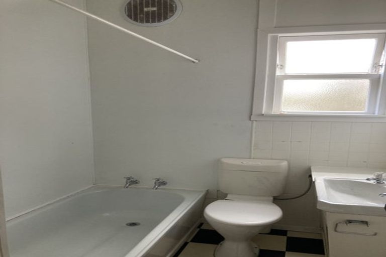 Photo of property in 43 Grant Road, Thorndon, Wellington, 6011