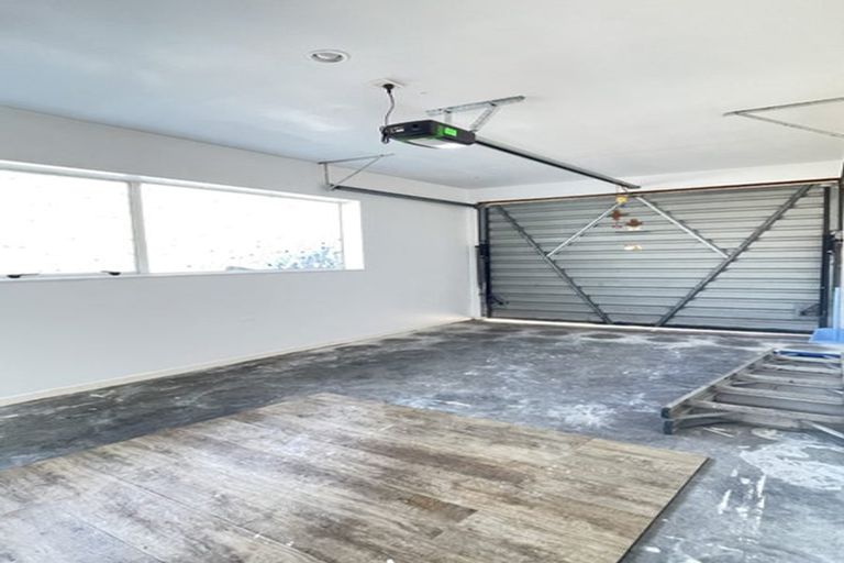 Photo of property in 68 Barbados Drive, Unsworth Heights, Auckland, 0632