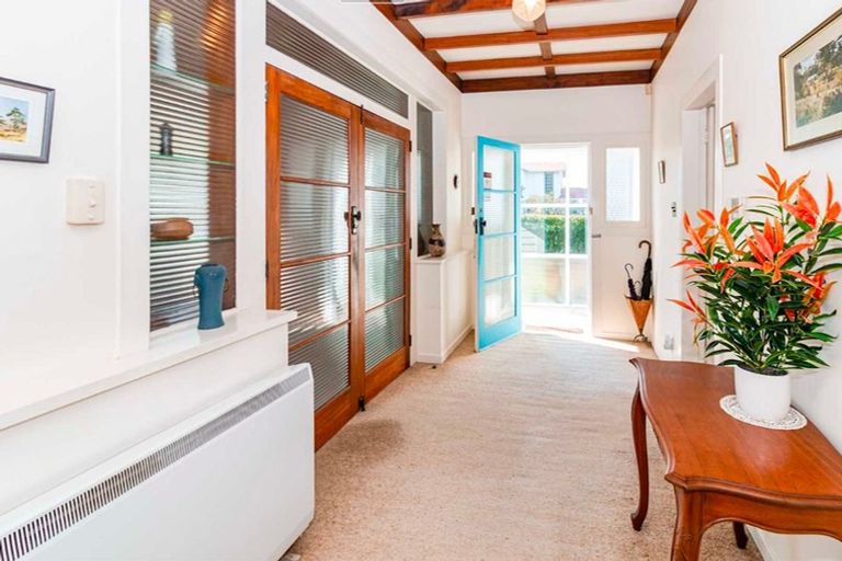 Photo of property in 12 Saint Leonard Street, Saint Johns Hill, Whanganui, 4501