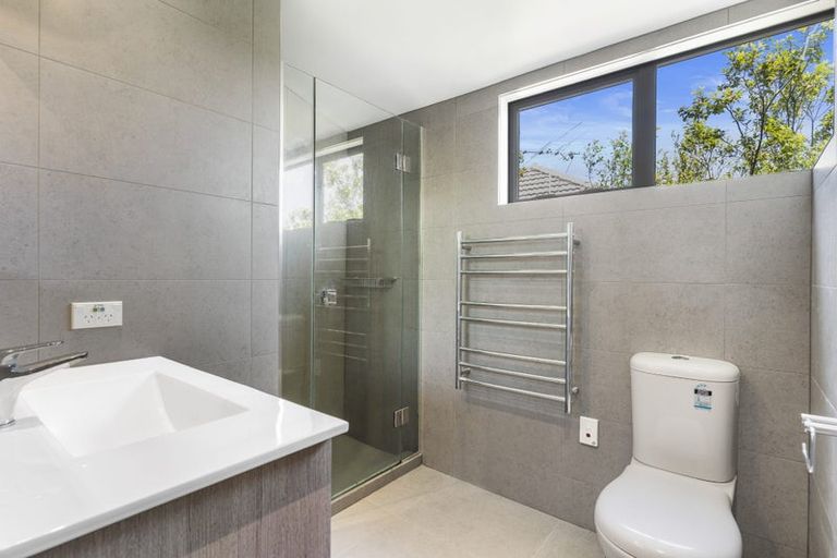 Photo of property in 8 Webb Place, Forrest Hill, Auckland, 0620