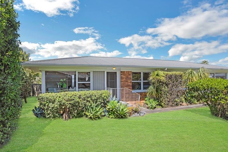 Photo of property in 1/22 Evelyn Place, Hillcrest, Auckland, 0627