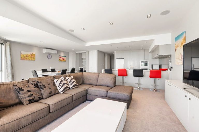 Photo of property in 302/136 Marine Parade, Mount Maunganui, 3116