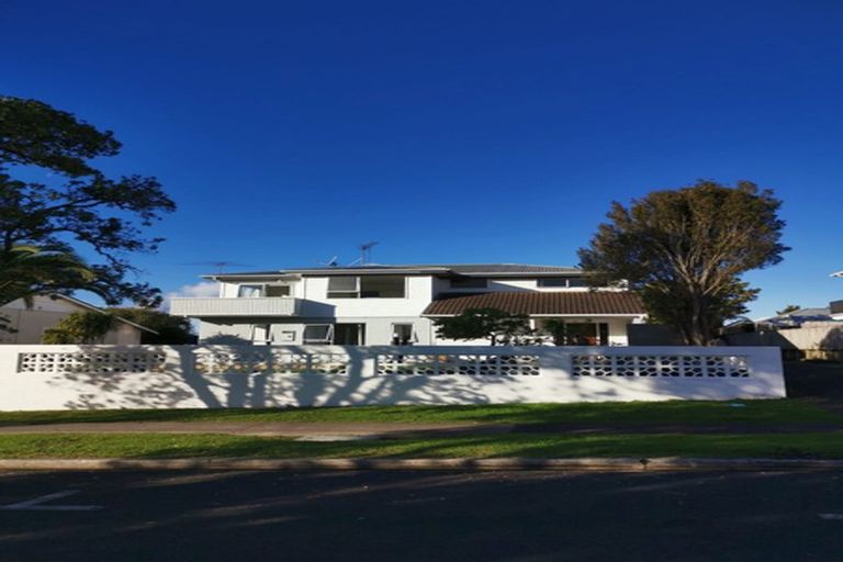 Photo of property in 1/11 Park Avenue, Northcote, Auckland, 0626