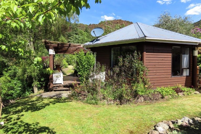 Photo of property in 37 Franklyn Street, Blacks Point, Reefton, 7830
