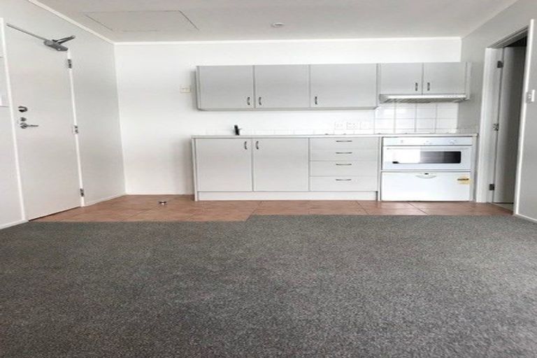 Photo of property in 32b/30 Westward Ho, Glen Eden, Auckland, 0602