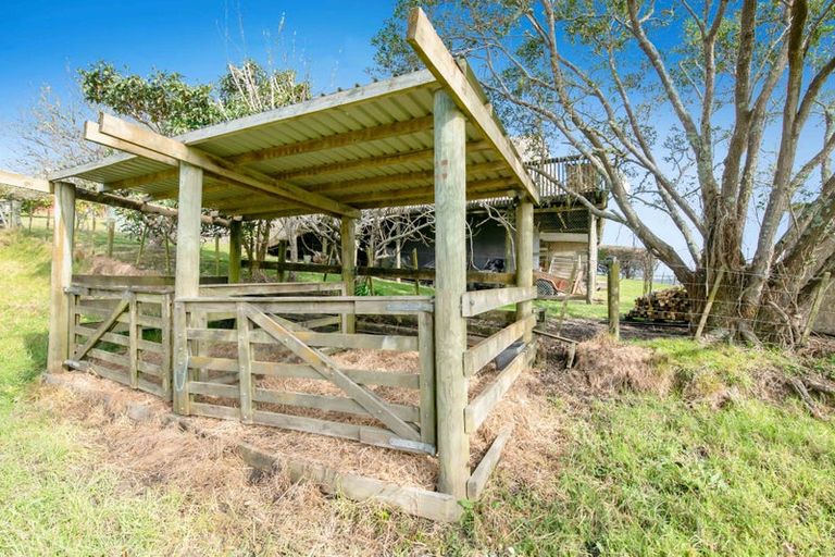 Photo of property in 95 Mangakura Road, Helensville, 0800