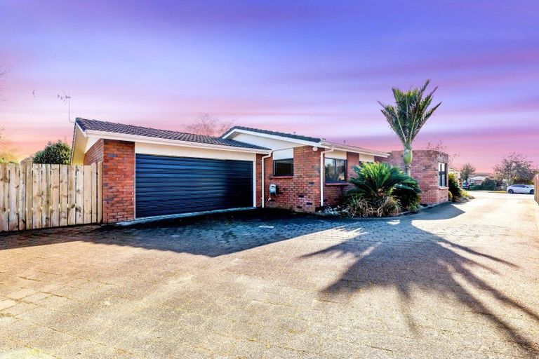 Photo of property in 8 Argyle Place, Highlands Park, New Plymouth, 4312