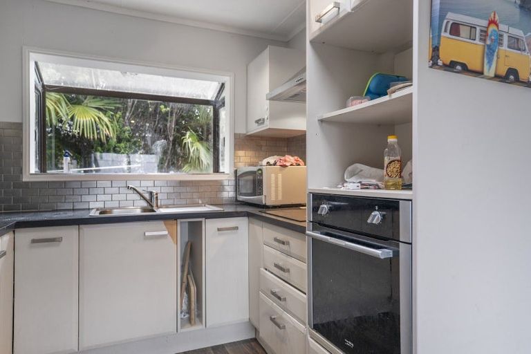 Photo of property in 37 Resolution Road, Welcome Bay, Tauranga, 3112