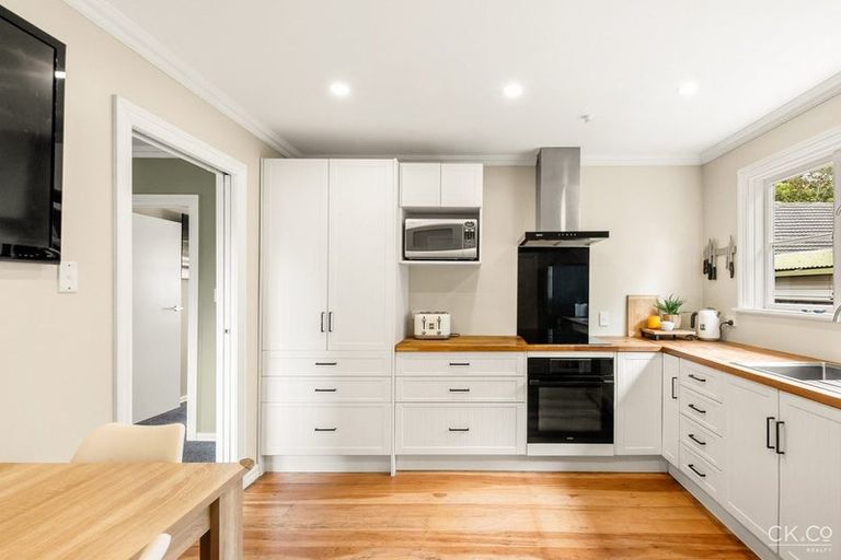 Photo of property in 6 Glen Road, Stokes Valley, Lower Hutt, 5019