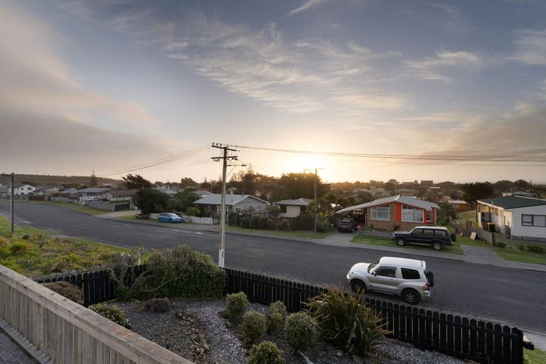 Photo of property in 76 Kahukura Avenue, Waitarere Beach, Levin, 5510