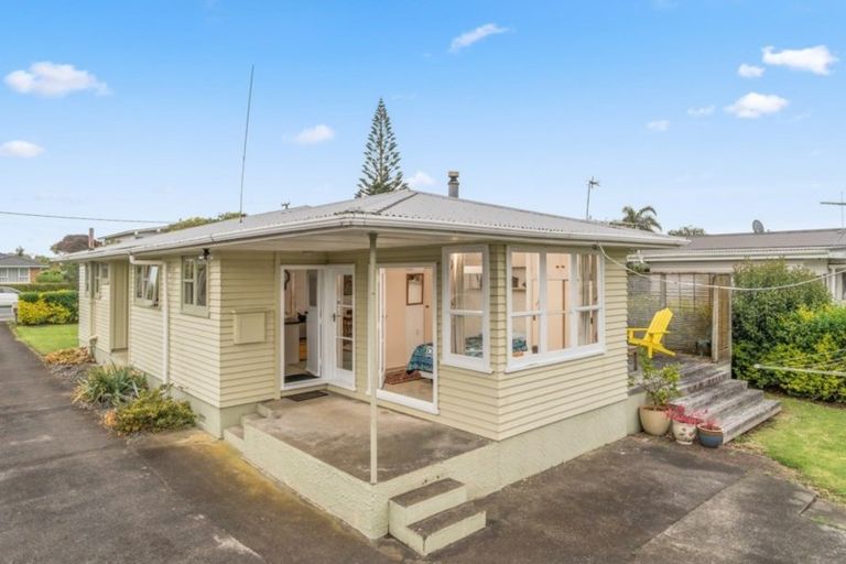 Photo of property in 7 Muir Avenue, Mangere Bridge, Auckland, 2022