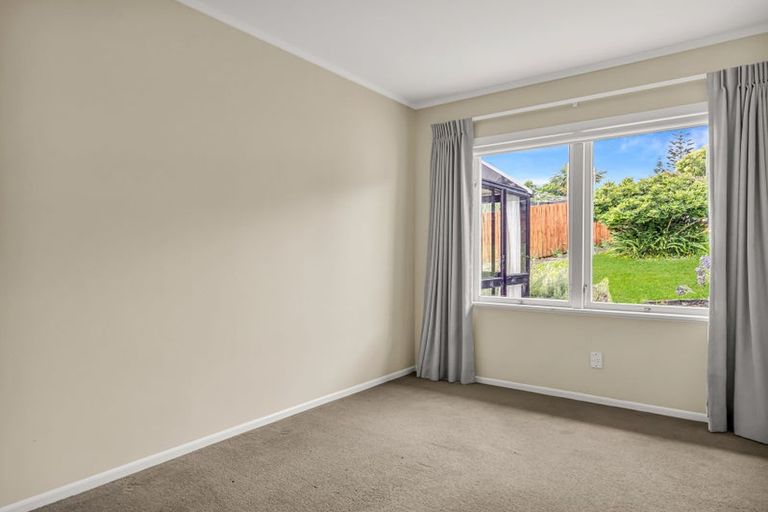 Photo of property in 10 Mackwood Place, Birkdale, Auckland, 0626
