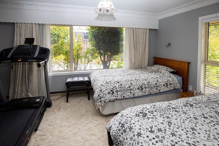 Photo of property in 77 Glenross Street, Glenross, Dunedin, 9011