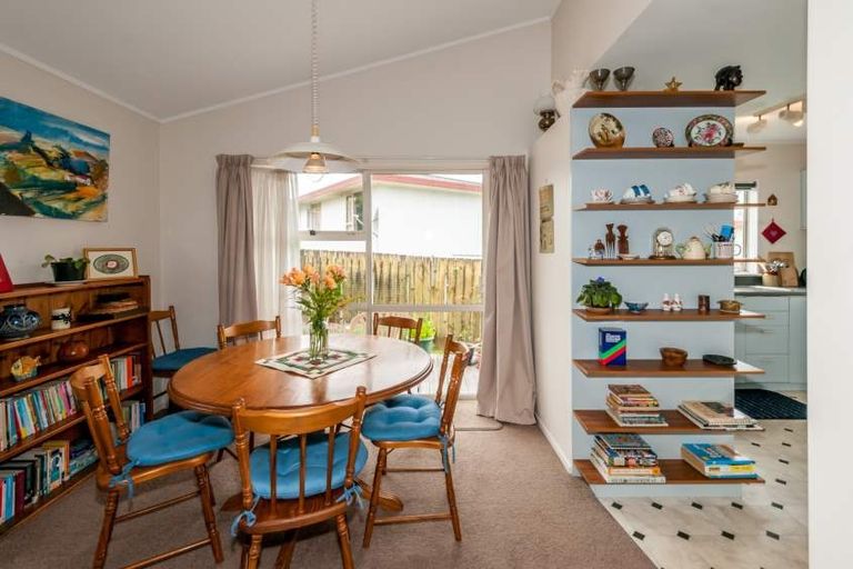 Photo of property in 2/28 Caribbean Drive, Unsworth Heights, Auckland, 0632