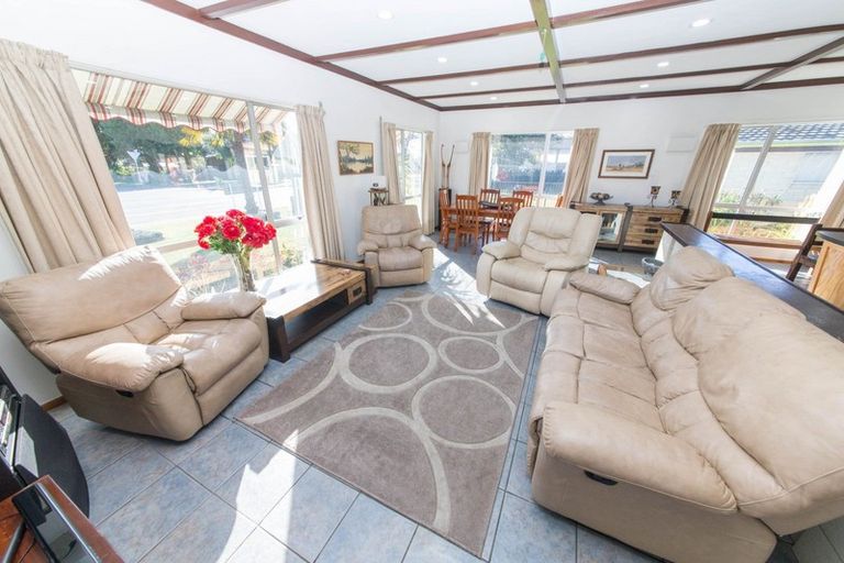 Photo of property in 114 Napier Road, Havelock North, 4130