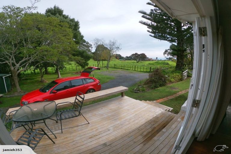 Photo of property in 28 Bertram Road, Kawakawa Bay, Papakura, 2585