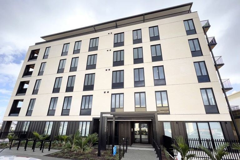 Photo of property in 205/2 Launch Road, Hobsonville, Auckland, 0616