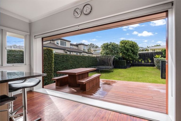 Photo of property in 18 Wairoa Road, Narrow Neck, Auckland, 0624