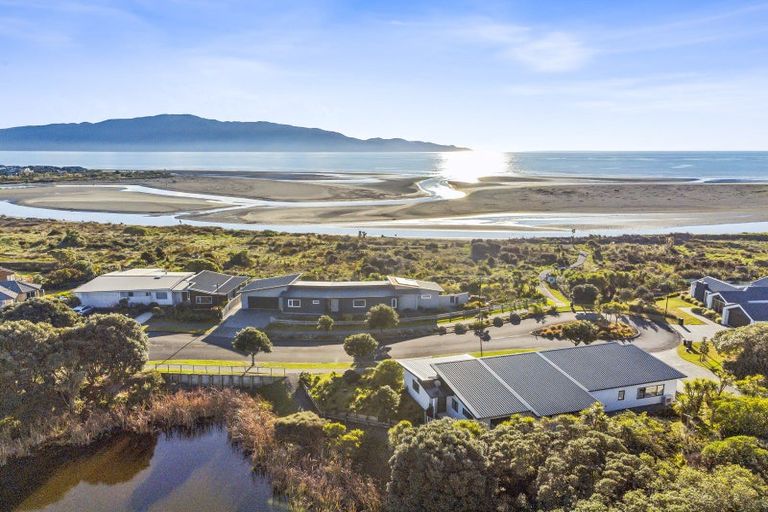 Photo of property in 12 Takahe Drive, Paraparaumu Beach, Paraparaumu, 5032