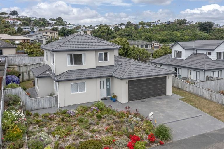 Photo of property in 3 Routeburn Avenue, Aotea, Porirua, 5024