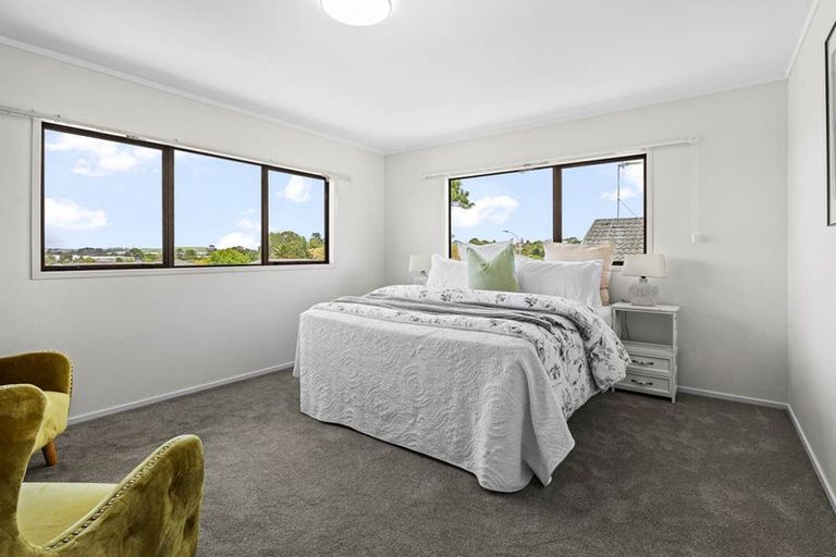 Photo of property in 3 Cheam Place, Pakuranga Heights, Auckland, 2010