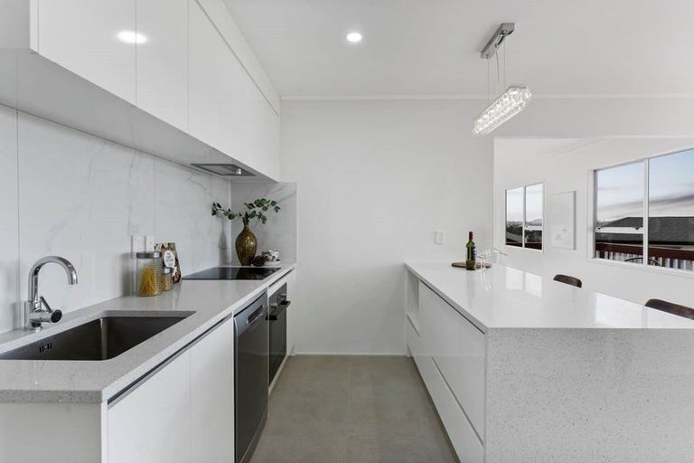 Photo of property in 51 Marriott Road, Pakuranga, Auckland, 2010