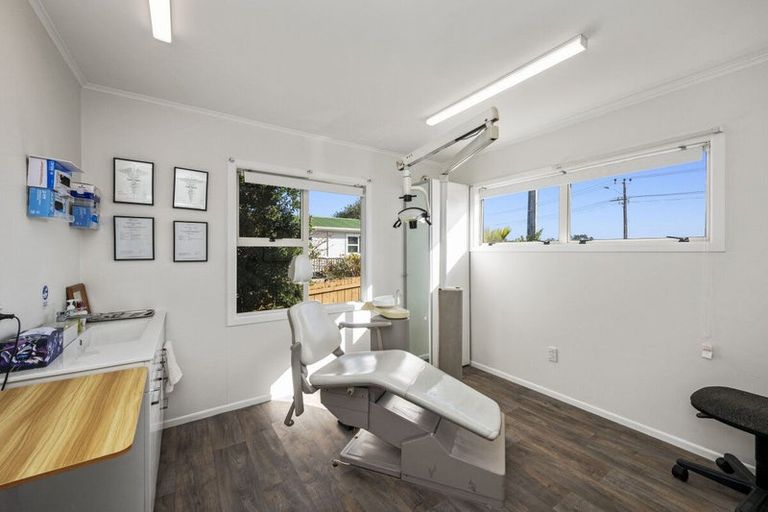 Photo of property in 154 Carlisle Road, Northcross, Auckland, 0632