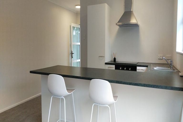 Photo of property in 12 Mataroa Avenue, Northland, Wellington, 6012