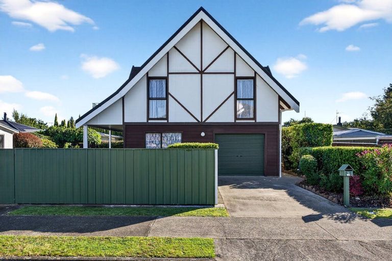 Photo of property in 1 Hornsby Street, Carterton, 5713