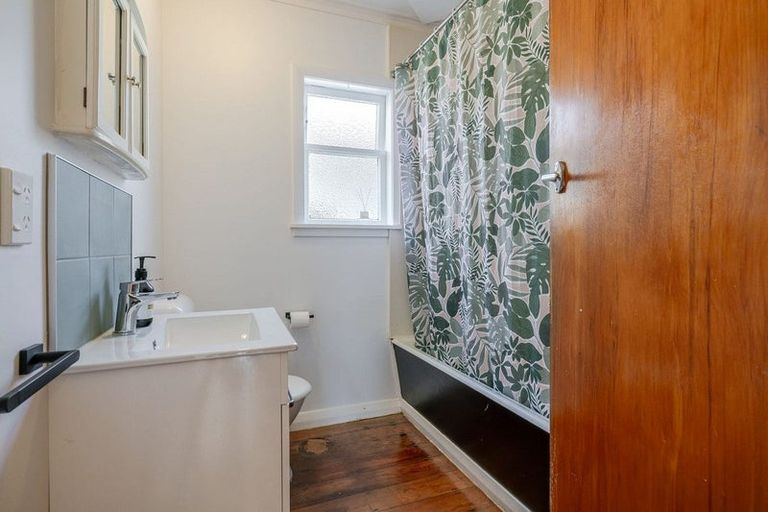 Photo of property in 43 Birmingham Street, Takaro, Palmerston North, 4412