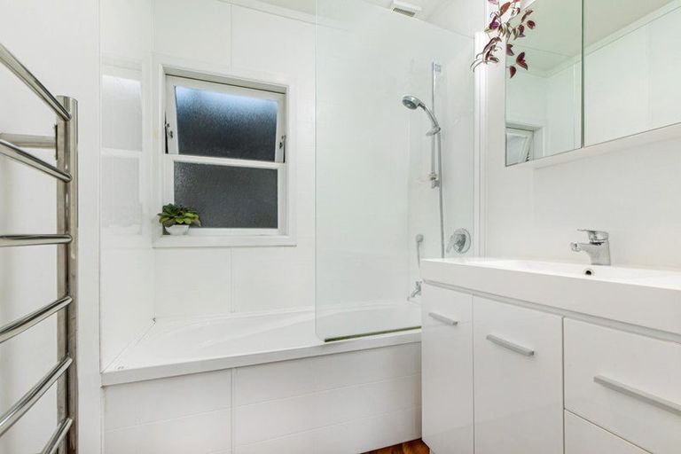 Photo of property in 19a Doment Crescent, Orewa, 0931