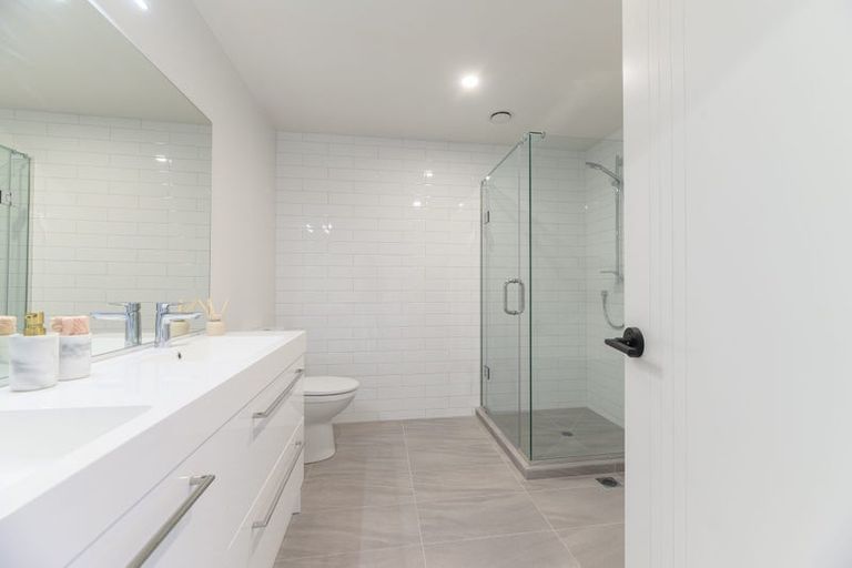 Photo of property in 19d Tawa Road, Te Atatu Peninsula, Auckland, 0610