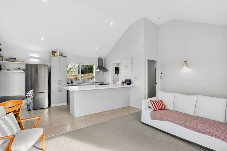 Photo of property in 2/47 Birkdale Road, Birkdale, Auckland, 0626
