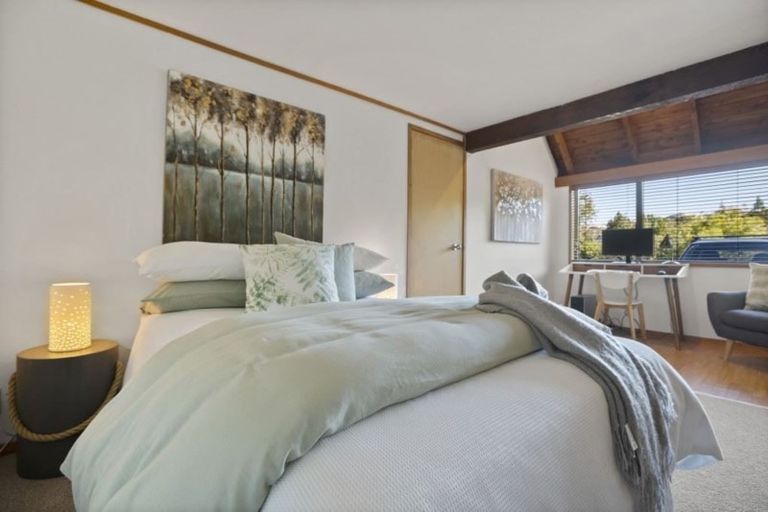 Photo of property in 37 Mappin Place, Chatswood, Auckland, 0626