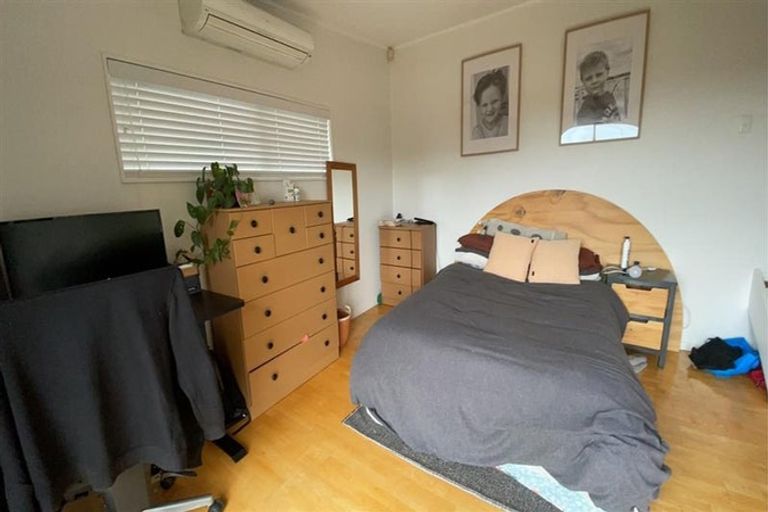 Photo of property in 947 East Coast Road, Torbay, Auckland, 0630