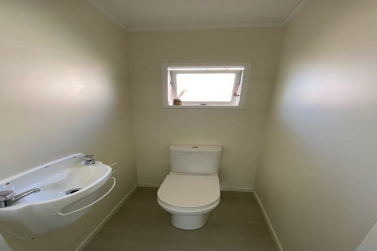 Photo of property in 28 Merriefield Avenue, Forrest Hill, Auckland, 0620