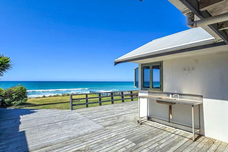 Photo of property in 167 Pukehina Parade, Pukehina, 3189