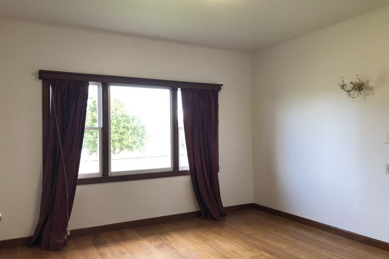 Photo of property in 30 Ponderosa Drive, Oteha, Auckland, 0632