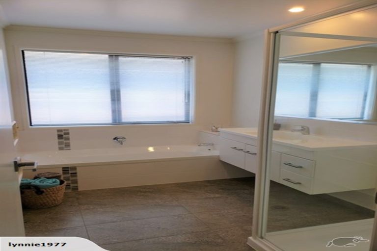 Photo of property in 10 Rainey Crescent, Papamoa Beach, Papamoa, 3118